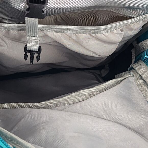 NEVO Rhino Hydration Backpack 18L Insulated with 3L Water Bladder NWOT - Picture 8 of 14